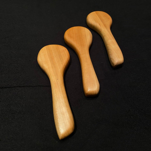 Juego de 3 abridores de botellas artesanales de madera con inserciones metálicas, perfectos para bares, cocinas, fiestas y bodas. - Product Image 3