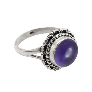 Anillo de Plata de Ley 925 de Diseño con Gema de Amatista de Corte Redondo, Anillo de Mujer Estilo Bohemio Hecho a Mano al Precio Más Bajo - Product Image 1