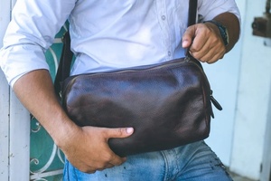 High Quality Custom Made Genuine Cowhide <b>Leather</b> Fanny Pack Waist <b>Bag</b> Durable <b>Bum</b> <b>Bag</b> Premium Quality - Product Image 3
