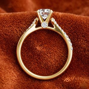 Bague de fiançailles en moissanite taille ronde plaquée or, avec bande torsadée infini croisée pavée, cadeau d'anniversaire de mariage, bijoux de luxe - Product Image 4