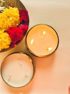 Nouvelle conception de bougie décorative en laiton, bougie à 3 mèches en cire de soja parfumée, porte-bougie Urli, bougie flottante, centre de table - Product Image 3