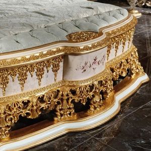 Offre Spéciale : Ensemble de Chambre Emma Luxe Classique Or et Blanc avec Tête de Lit Courbée, Cadre de Lit en Bois Sculpté et Capitonnage Élégant - Product Image 5