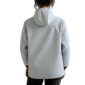 Chaqueta con capucha softshell para mujer de marca privada, abrigo con cremallera de alto rendimiento para exteriores, chaqueta personalizada para hombre, proveedor de ropa técnica urbana. - Product Image 2