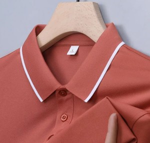 Chemises pour hommes de qualité supérieure en polyester/coton tricoté, unies, à séchage rapide, respirantes, avec logo personnalisé sur le devant, manches courtes, style sportif, vente en gros - Product Image 3