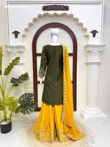 Conjunto de crepé con bordado de hilo y lentejuelas para festivales, traje de manga larga, pantalón palazzo acampanado y dupatta. Compra en línea en India. - Product Image 2