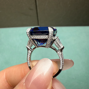 Anillo de oro blanco de diseño personalizado para mujer, zafiro cultivado en laboratorio de 19,95 quilates y joyería de diamantes, color azul regular - Product Image 3