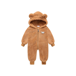 Lindo pelele marrón de piel sintética para bebé con capucha y detalles de orejas para uso invernal en bebés. - Product Image 4