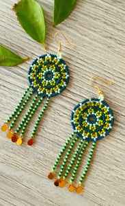 Pendientes de cuentas de vidrio únicos para amantes de la joyería hecha a mano que ofrecen un diseño artesanal distintivo y a la vanguardia de la moda. - Product Image 6