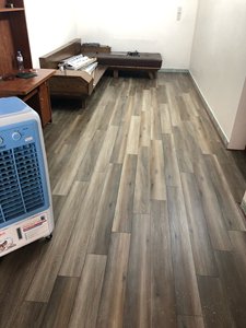 Suelo SPC Premium VFLOOR, Color Roble Gris Cálido, Vinilo Impermeable en Losetas, Sistema de Clic 5G, Ranura en V, Resistente a los Arañazos, Grado Comercial Profesional - Product Image 5