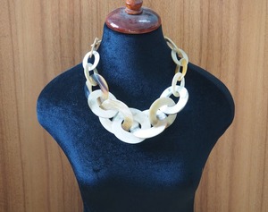 Collar con Colgante de Cuerno Natural de Diseño Moderno y Ecológico, Colección de Cuernos, por Perfect Enterprises - Product Image 6