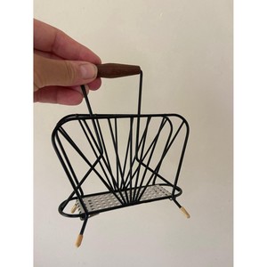 Support moderne pour serviettes en métal avec poignée en bois, support décoratif de table portable - Product Image 1