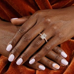 Anillo de compromiso de moissanita de corte radiante en oro rosa de 14K con halo oculto, joyería para fiesta nupcial, regalo para mujer, tendencia en EE. UU. - Product Image 3