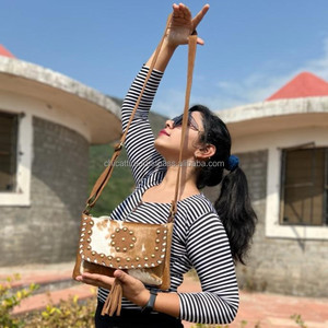 Hair on Hide Sac à main en cuir de vachette Style unique Bohème Sling Purse Multi Purpose Women Sling Bag Crossbody Shoulder Handbags - Product Image 3