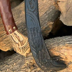 Hacha Vikinga Nórdica Estilo Escandinavo, Grado Industrial, Símbolos Decorativos Grabados, Hoja de Acero al Carbono, Mango de Madera, Coleccionable - Product Image 5