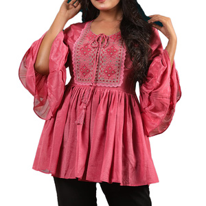 เสื้อผู้หญิงดีไซน์ทันสมัยสำหรับใส่ทุกวัน ออกแบบมาเพื่อความสบายและลุคเรียบง่าย เหมาะสำหรับกิจกรรมลำลองในชีวิตประจำวัน - Product Image 1