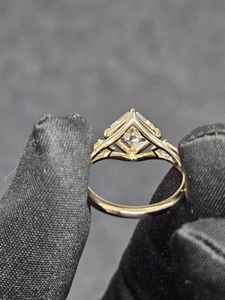 Anillo de diamantes cultivados en laboratorio con corte Asscher al por mayor para unisex, anillo de tres piedras de oro macizo de 14k, regalo de promesa de boda para novia - Product Image 2