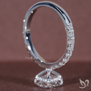 Anillo de compromiso de oro macizo de 10K con halo oculto y diamante de laboratorio de corte princesa de 1 quilate - Product Image 3