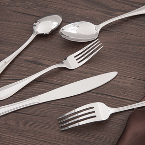 Couverts élégants en acier inoxydable gravé : Argenterie avec manches en métal orné effet miroir - Product Image 3
