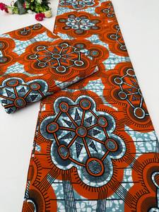 Tissu en coton imprimé africain multicolore brillant pour la couture et la production de vêtements au Mozambique - Product Image 3