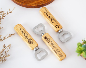 Ouvre-bouteille en bois personnalisé pour mariage, cadeau pour invités et témoins, ouvre-bouteille à bière avec poignée en bois gravée sur mesure - Product Image 4