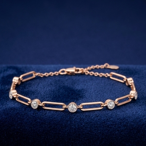 สร้อยข้อมือเพชรทรงกลมเพาะเลี้ยงในห้องปฏิบัติการ ประดับแบบ Bezel Set พร้อมสายแบบ Paperclip Link Chain สร้อยข้อมือแบบ Station Bracelet สร้อยข้อมือแบบ Loose Bracelet สร้อยข้อมือสำหรับใส่ทุกวัน สร้อยข้อมือแบบ Delicate Bracelet - Product Image 1