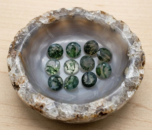 Listo para enviar: Piedras sueltas facetadas redondas de ágata musgosa natural de alta calidad de 5 mm. Compre en grandes cantidades. Proveedor de piedras semipreciosas. - Product Image 2