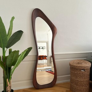 Miroir sur pied en bois irrégulier de designer, miroir sculptural moderne, idéal pour la décoration intérieure et les espaces de vie, provenant d'Inde - Product Image 1