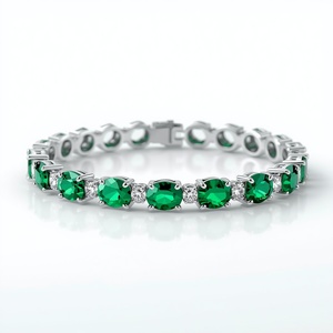 Bracelet tennis émeraude en or 14 carats avec diamants ronds taille brillant sertis griffe, bijoux fins classiques pour femme - Product Image 4