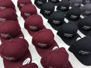 Gorra Trucker Premium Protect Style Apparels con Corona Estructurada, Ligera y Cómoda, Bordado Personalizado, Cierre Trasero Ajustable - Product Image 2