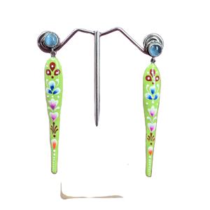Boucles d'oreilles pendantes longues en laiton oxydé peintes à la main pour femmes, forme goutte d'eau, style bohème ethnique tendance, bijoux du Rajasthan - Product Image 1