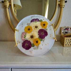 Plateau de service artisanal personnalisé en résine écologique, peint à la main, style ange, contraste de couleurs profondes, pour cadeaux personnels - Product Image 4