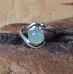 Bague en argent sterling 925 avec calcédoine aqua naturelle, faite à la main, élégante, bijoux fins de créateur, cadeau pierre de naissance de mars - Product Image 4