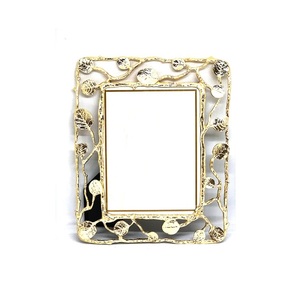 Custom Luxury Golden Leaves Metal Photo <b>Frame</b> High-Grade European Style Branches <b>Gold</b> Wedding Picture <b>Frame</b> Tabletop Decorative - Product Image 4