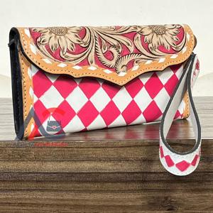 Bolso de mano de cuero repujado hecho a mano con patrón a cuadros y diseño floral occidental para mujer, con correa de muñeca, de la March Expo - Product Image 1