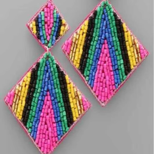 Boucles d'oreilles pendantes classiques rouges faites à la main avec broderie de sequins, bijoux de mode pour femmes par MD HANDICRAFTS - Product Image 1