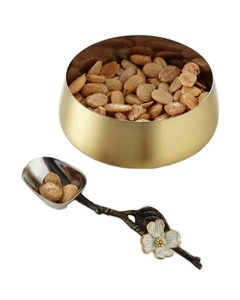 Elegante Tazón de Latón con Semillas de Almendras y Cuchara Metálica Moderna para Decoración del Hogar, Plato Decorativo para Servir - Product Image 1