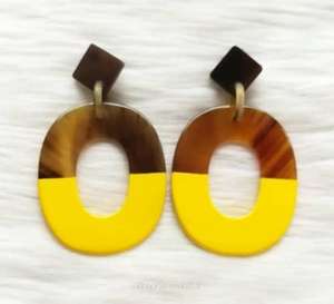 Boucles d'oreilles en résine faites à la main avec couleurs et styles personnalisables pour une mode sur mesure chez Low Coast By HF CRAFTS - Product Image 4