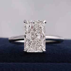 Bague de Fiançailles et de Mariage pour Femme en Argent Sterling 925, Diamant de Laboratoire Certifié CMA, Coupe Radiant Classique 3 Carats, Plaqué Rhodium - Product Image 1