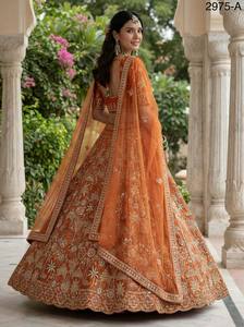 Conjunto de Lehenga Choli Dupatta Tradicional Naranja para Novia, con Bordado Intenso, de Lujo, para Bodas, Diseño Indio-Pakistaní - Product Image 4
