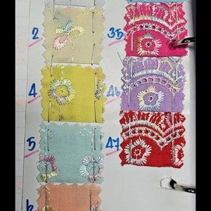 ผ้าลูกไม้ตาไก่โพลีเอสเตอร์คอตตอนหลากสีและสีพื้นสวยงามน่าทึ่ง ความกว้าง 44 นิ้ว พร้อมจัดส่งทันที - Product Image 5