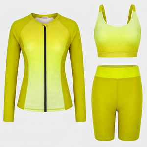 Fournisseur en gros d'ensembles de vêtements de sport pour femmes avec logo personnalisé, comprenant un rashguard à manches longues avec fermeture éclair avant, un soutien-gorge de sport et un short taille haute - Product Image 1