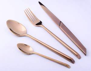 Juego de cubiertos clásicos ornamentales para cenas, diseñados para eventos de lujo y mesas de celebración sofisticadas. - Product Image 5