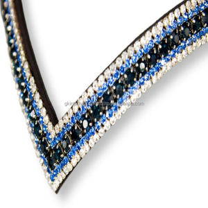 Banda de cejas de caballo de cuero ecuestre en forma de V al por mayor con cristales azules y blancos de cinco filas cristales brillantes de diamante ostentosos - Product Image 3