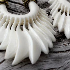 Boucles d'oreilles élégantes, style bohème chic, design tendance, boucles d'oreilles en os authentiques, artisanat naturel - Product Image 3