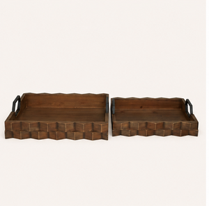Juego de 2 bandejas rectangulares de madera artesanales de primera calidad con asas metálicas industriales y diseño geométrico decorativo tallado. - Product Image 5
