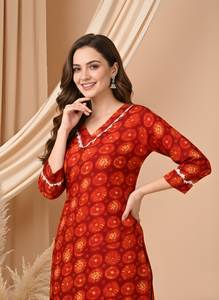 Conjunto de Kurta y Pantalón de Seda Delta con Estampado Gota Patti Rojo, Cuello en V, Corte Recto hasta la Pantorrilla, Traje Étnico para Mujer, Tallas S M L XXL - Product Image 6