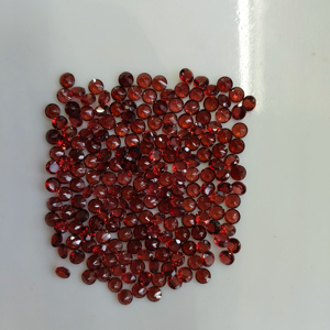 โกเมนสีแดงธรรมชาติ 4.25 มม. ทรงกลมเจียระไนแบบบริลเลียนท์ คุณภาพดีที่สุด พลอยเม็ดเดี่ยวสำหรับทำเครื่องประดับ - Product Image 2