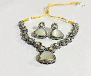Ensemble collier pendentif en pierre blanche plaqué or avec boucles d'oreilles assorties, bijoux de mode pour soirée - Product Image 2