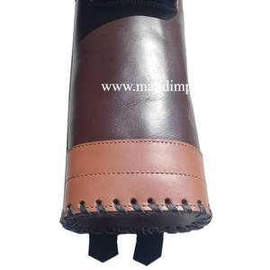 Carcaj de cuero para arco recurvo con bolsillo y correa, color canela - Product Image 4