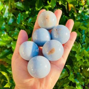 Esfera de Cristal de Angelita Natural, Bola de Piedra Preciosa Azul Pulida a Mano para Meditación, Reiki, Sanación Energética de Chakras, Decoración Feng Shui - Product Image 3